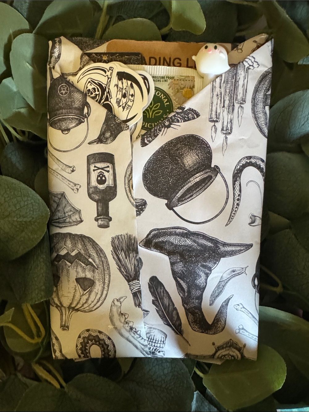 Blind Date with a Book: Halloween Edition 🎃📚🕸️ - Picture 7 of 7